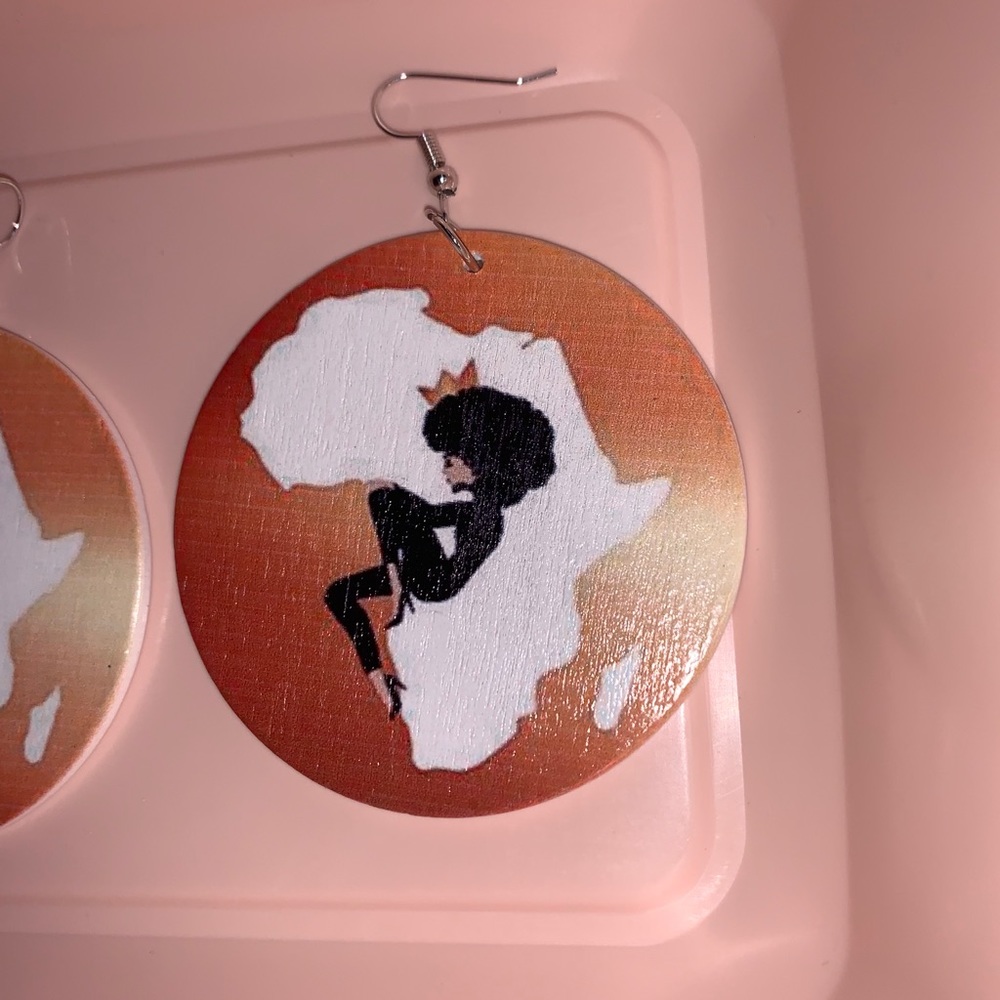 Queen brown white African ethnic Afro  earrings
